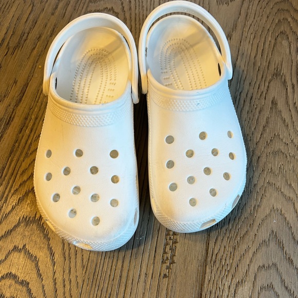 White Unisex CROCS women’s size 7. Men’s size 5 - Picture 1 of 9
